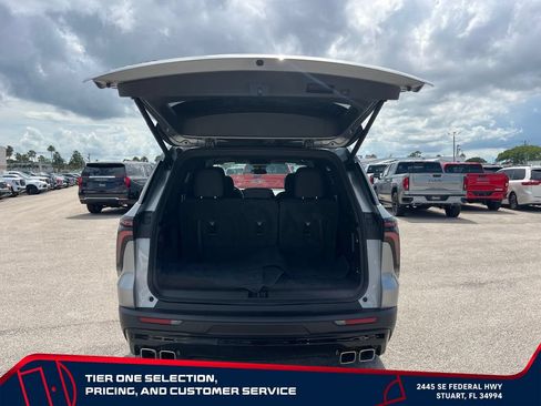 Used 2024 Chevrolet Traverse LT w/ Midnight/Sport Edition FWD image 17