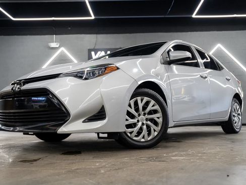 Used 2019 Toyota Corolla LE FWD image 2