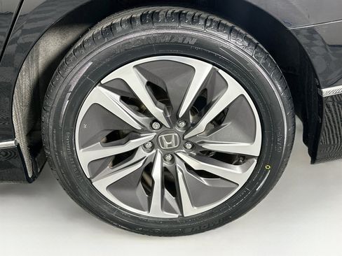 Used 2018 Honda Accord Touring image 11