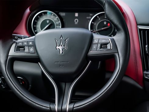 Certified 2022 Maserati Levante GT image 27