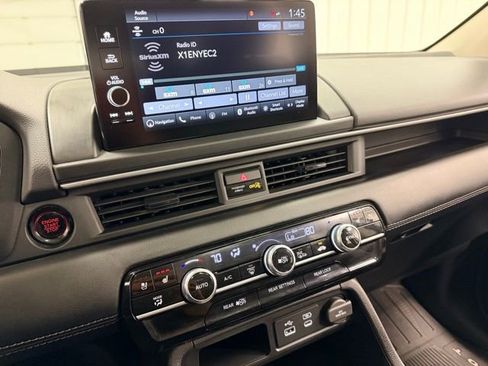 Used 2025 Honda Pilot Elite image 13