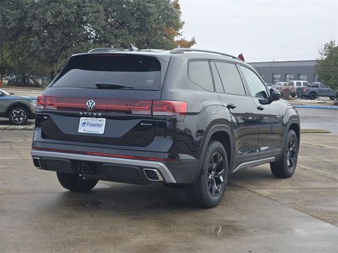 New 2026 Volkswagen Atlas Peak Edition image 4