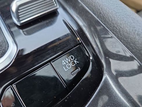 Used 2025 Jeep Compass Latitude w/ Sun & Sound Group image 30