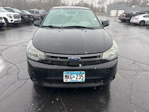 Used 2010 Ford Focus SE image 2