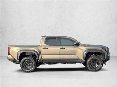 Used 2025 Toyota Tacoma TRD Off-Road image 4