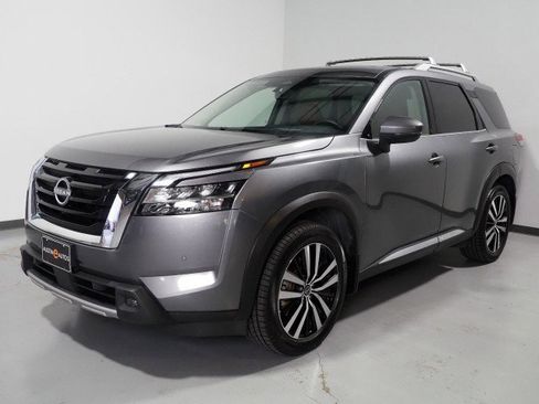 Used 2023 Nissan Pathfinder Platinum FWD image 11