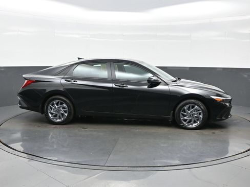 Certified 2026 Hyundai Elantra Hybrid FWD image 7