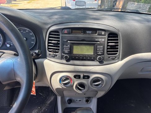 Used 2010 Hyundai Accent GLS image 17