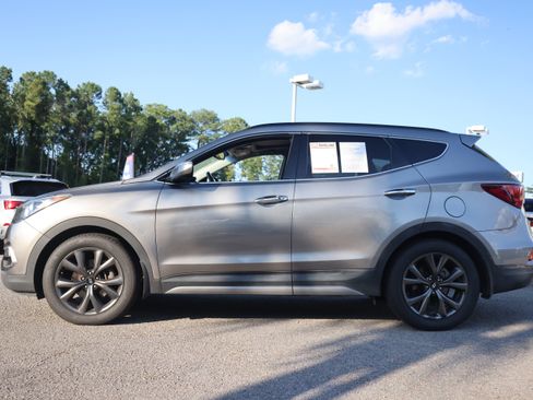 Used 2018 Hyundai Santa Fe Sport FWD image 2