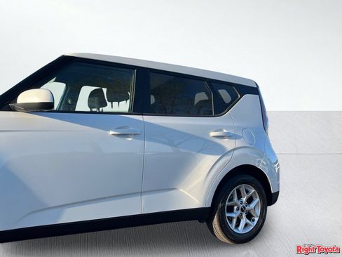 Used 2025 Kia Soul LX w/ LX Technology Package FWD image 9