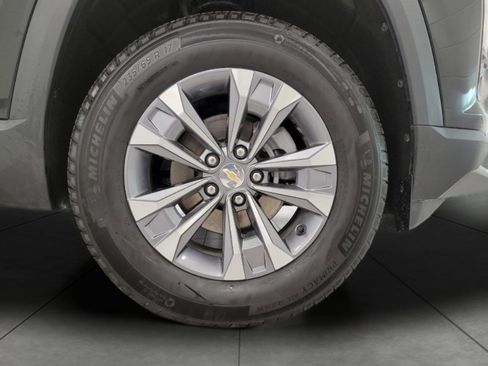 Used 2025 Chevrolet Equinox LT w/ Safety and Technology Package image 3