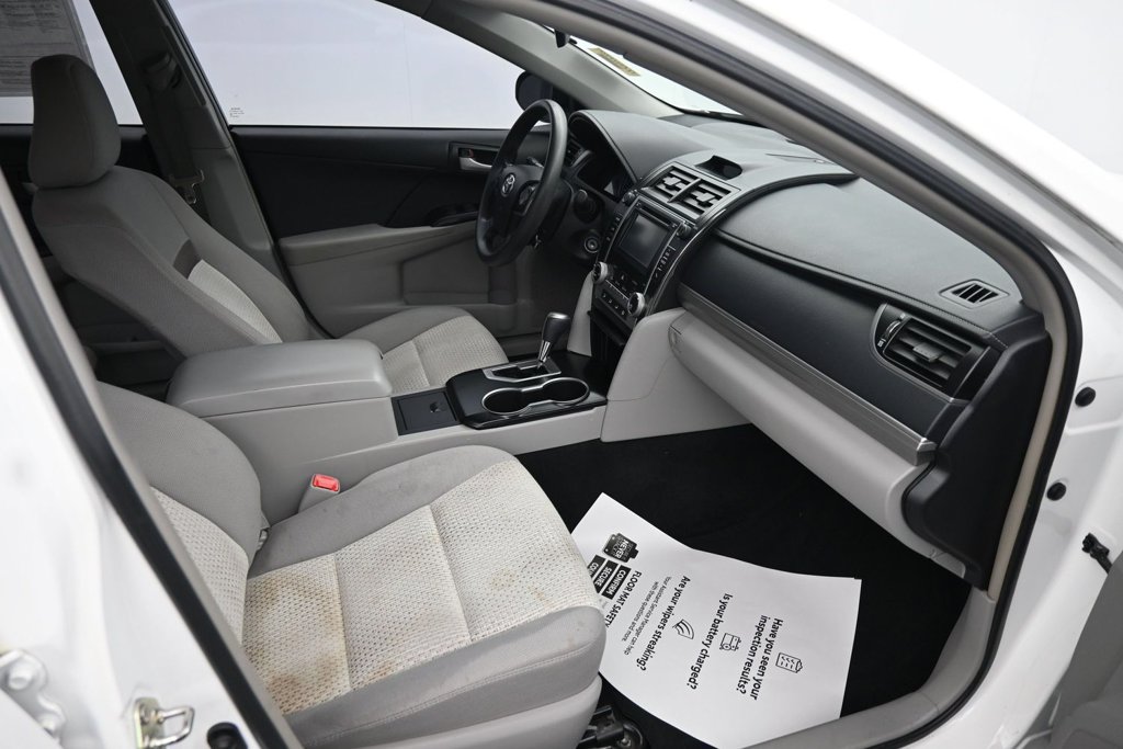 Used 2014 Toyota Camry LE FWD image 12