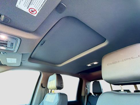 Used 2022 GMC Sierra 2500 Denali w/ Denali Ultimate Package image 25