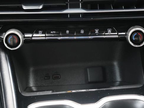 Used 2025 Chevrolet Traverse LT w/ Midnight/Sport Edition AWD/4WD image 22