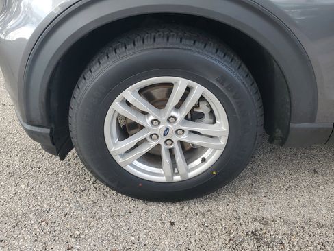 Used 2022 Ford Explorer XLT w/ Equipment Group 202A image 5