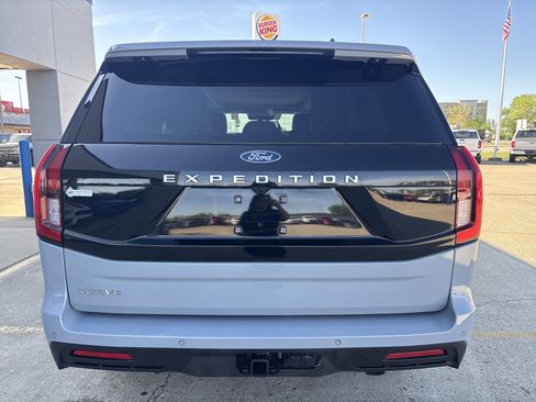 Used 2025 Ford Expedition Active AWD/4WD image 5
