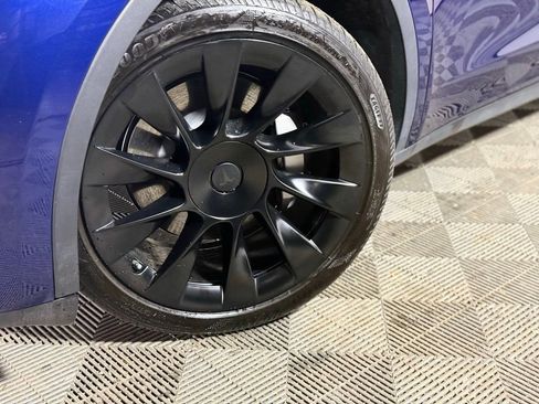 Used 2023 Tesla Model Y AWD image 2