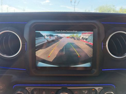 Used 2020 Jeep Wrangler Unlimited Sahara w/ Dual Top Group AWD/4WD image 18