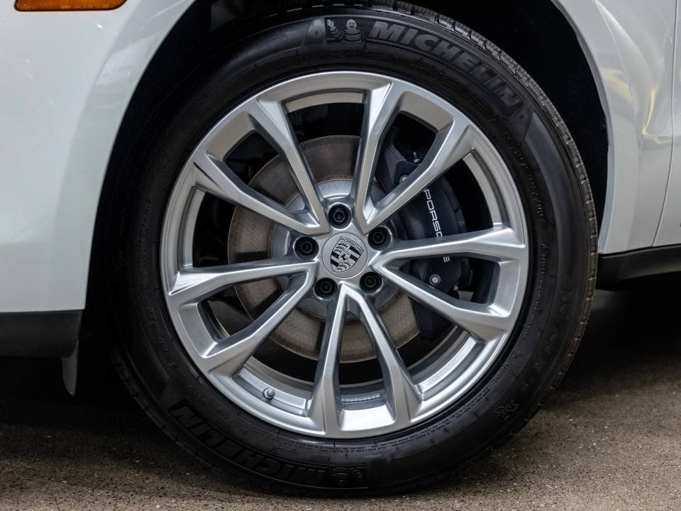 Certified 2026 Porsche Macan AWD/4WD image 15