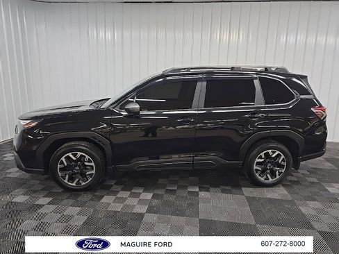 Used 2025 Subaru Forester Premium image 6