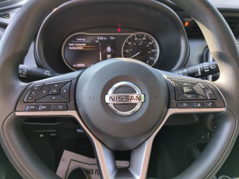 Used 2018 Nissan Kicks SV FWD image 16