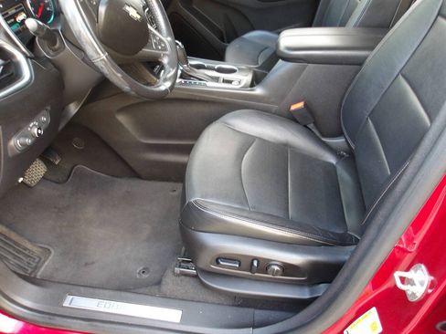 Used 2018 Chevrolet Equinox Premier FWD image 6