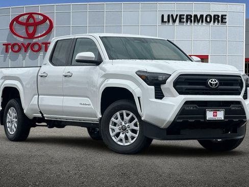 New 2026 Toyota Tacoma SR5 image 2