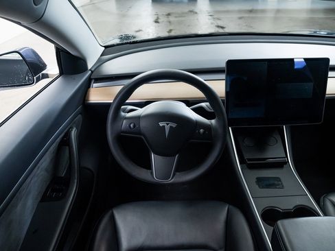 Used 2019 Tesla Model 3 Long Range image 12