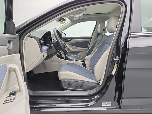 Used 2025 Volkswagen Jetta SE w/ Sunroof Package FWD image 13