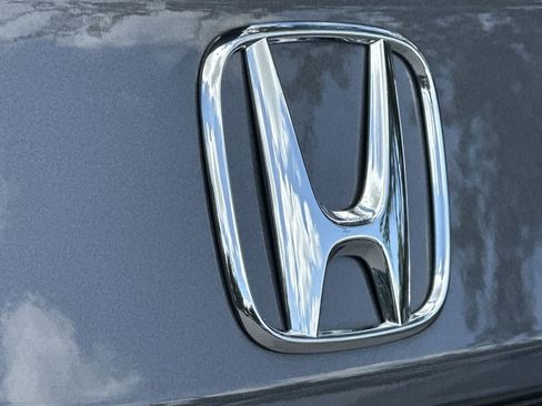 Used 2025 Honda Pilot EX-L image 10