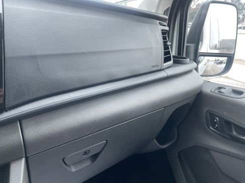 Used 2023 Ford Transit 350 XLT image 32