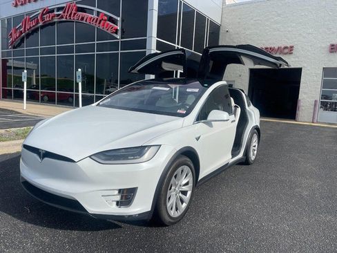 Used 2018 Tesla Model X 100D AWD/4WD image 2