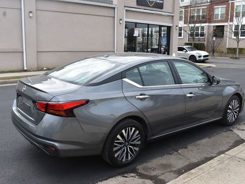 Used 2025 Nissan Altima 2.5 SV image 5