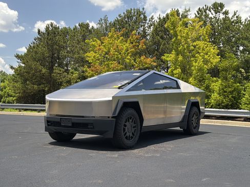 Used 2024 Tesla Cybertruck AWD Crew Cab image 11