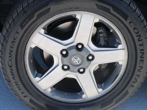 Used 2014 Toyota Sequoia SR5 w/ Sport Appearance Package AWD/4WD image 10