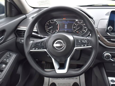 Used 2024 Nissan Altima 2.5 SV FWD image 31