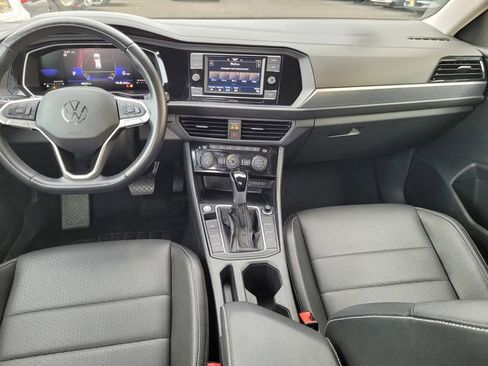 Used 2024 Volkswagen Jetta SE image 6