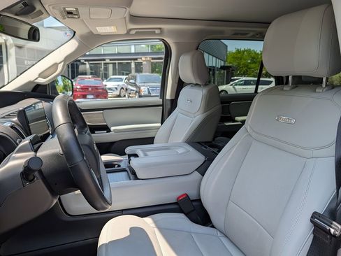 Used 2025 Ford Expedition Platinum AWD/4WD image 38