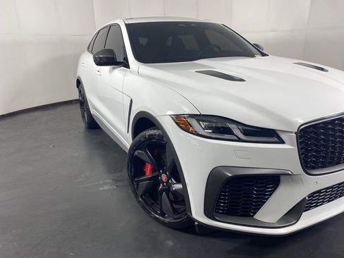 Used 2021 Jaguar F-PACE SVR image 4