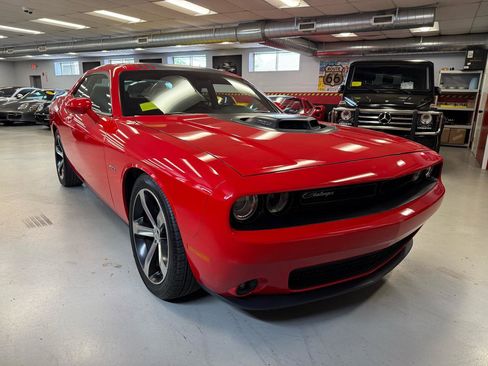 Used 2016 Dodge Challenger R/T RWD image 8