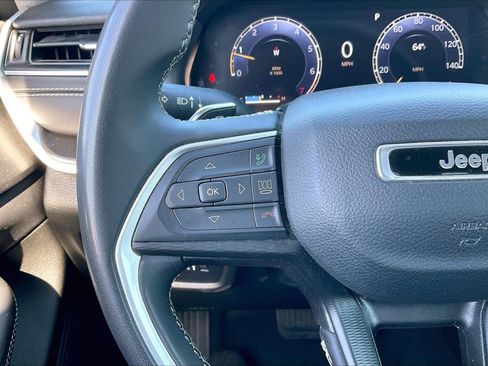Used 2024 Jeep Grand Cherokee Laredo RWD image 18
