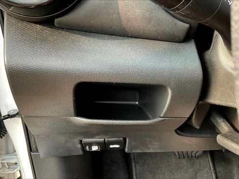 Used 2020 Nissan Kicks SR FWD image 32