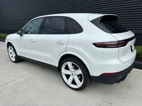 Certified 2023 Porsche Cayenne AWD/4WD image 3