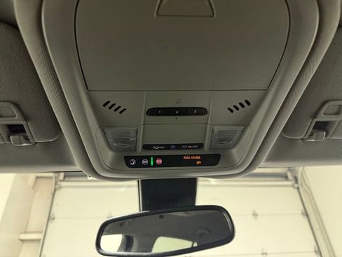 Used 2019 GMC Terrain SLT w/ Preferred Package image 17