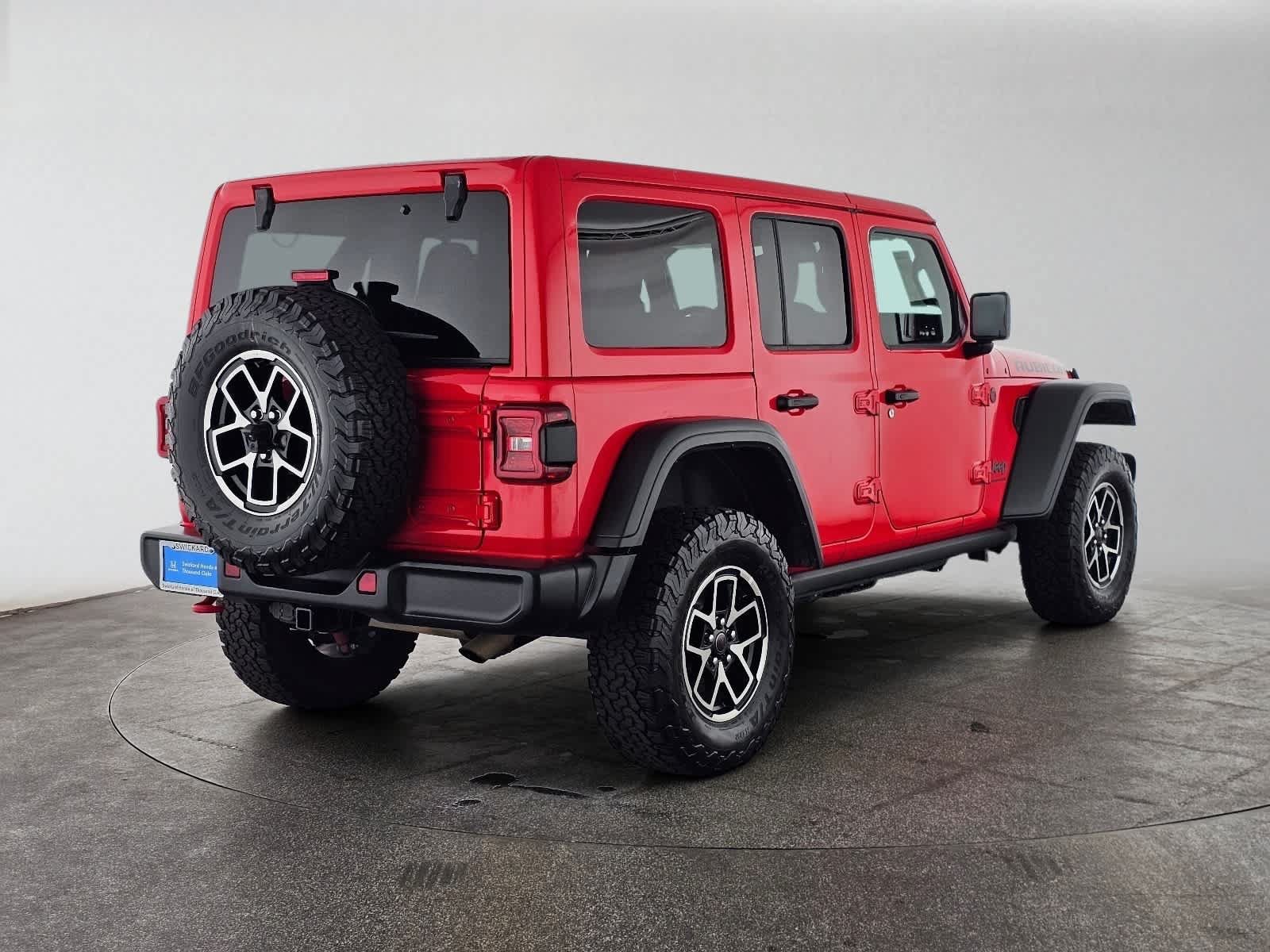 Used 2025 Jeep Wrangler Unlimited Rubicon AWD/4WD image 3