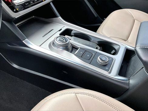 Used 2022 Ford Explorer XLT w/ Equipment Group 202A image 18