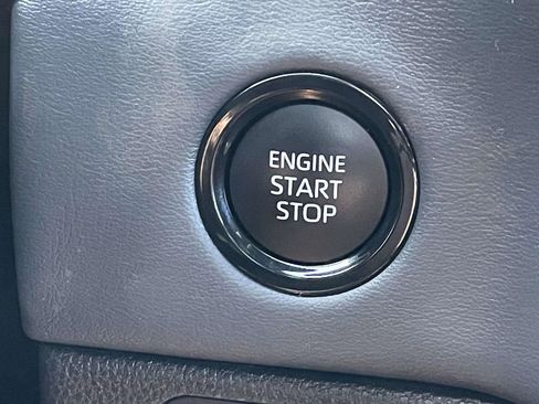 Used 2025 Toyota Tundra Platinum image 37