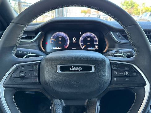 Used 2024 Jeep Grand Cherokee L Laredo image 25