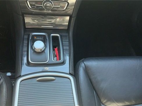 Used 2018 Chrysler 300 Touring L image 23