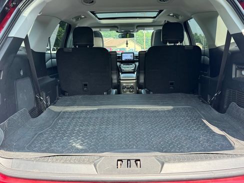 Used 2021 Ford Explorer Limited w/ Equipment Group 301A AWD/4WD image 31